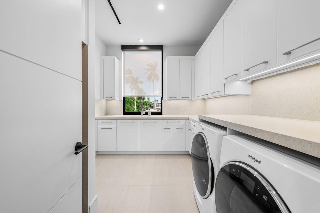 待售: $17,750,000 (5 贝兹, 6 浴室, 8525 平方英尺)