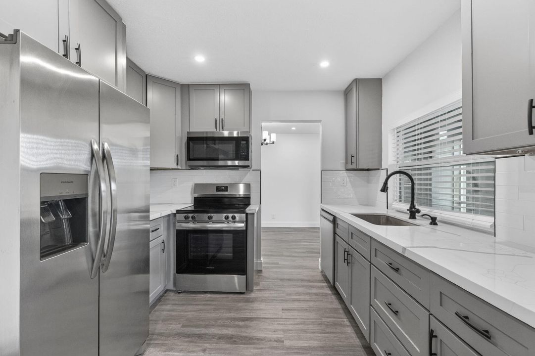 На продажу: $409,900 (2 спален, 2 ванн, 1257 Квадратных фут)