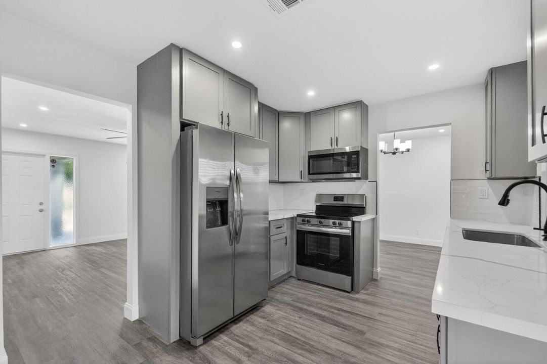 На продажу: $409,900 (2 спален, 2 ванн, 1257 Квадратных фут)