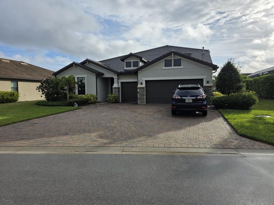 For Rent: $10,500 (5 beds, 5 baths, 4284 Square Feet)