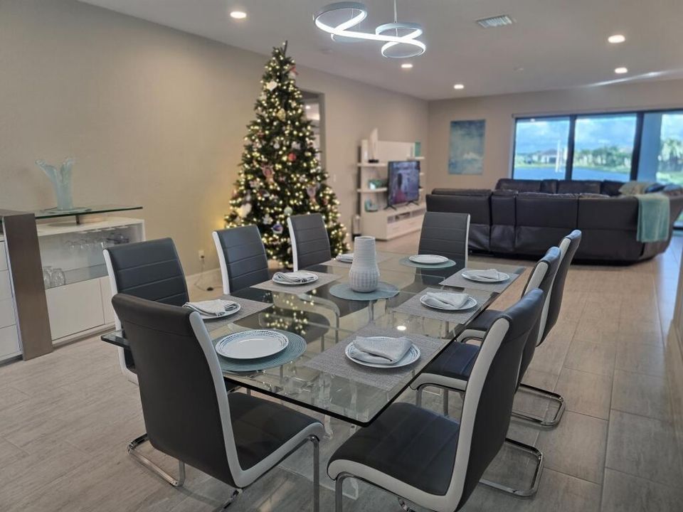 For Rent: $10,500 (5 beds, 5 baths, 4284 Square Feet)