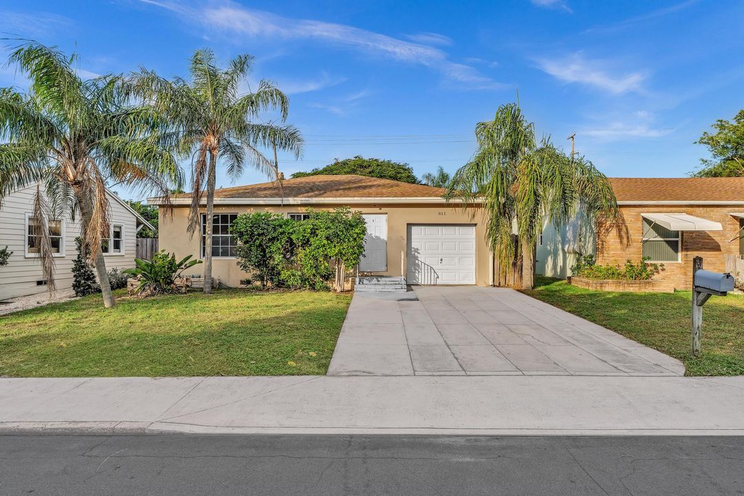 For Sale: $335,000 (2 beds, 1 baths, 1176 Square Feet)