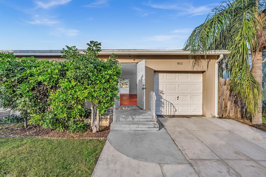 For Sale: $335,000 (2 beds, 1 baths, 1176 Square Feet)