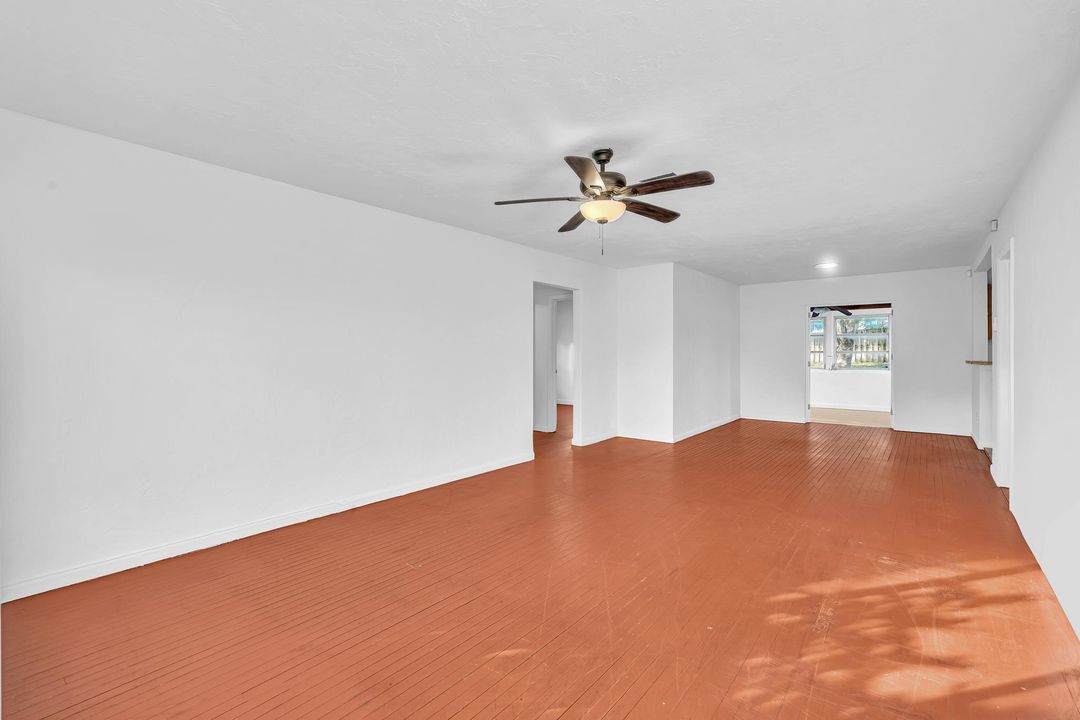 For Sale: $335,000 (2 beds, 1 baths, 1176 Square Feet)