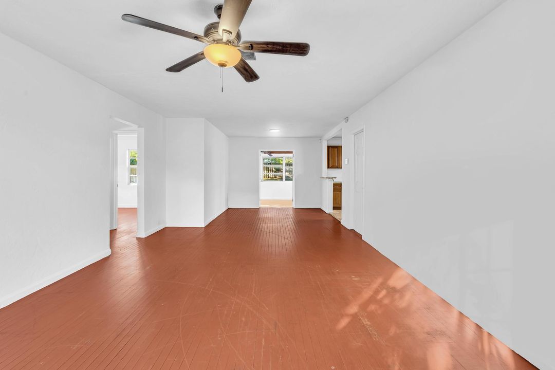 For Sale: $335,000 (2 beds, 1 baths, 1176 Square Feet)