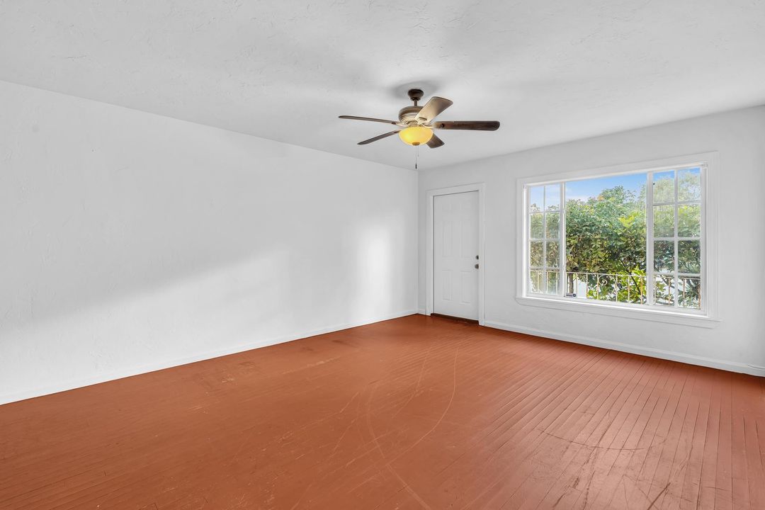 For Sale: $335,000 (2 beds, 1 baths, 1176 Square Feet)