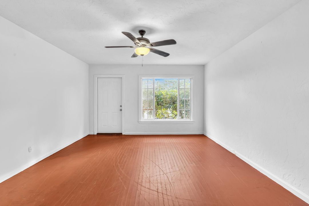 For Sale: $335,000 (2 beds, 1 baths, 1176 Square Feet)