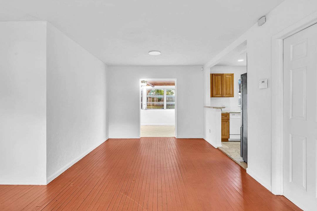 For Sale: $335,000 (2 beds, 1 baths, 1176 Square Feet)