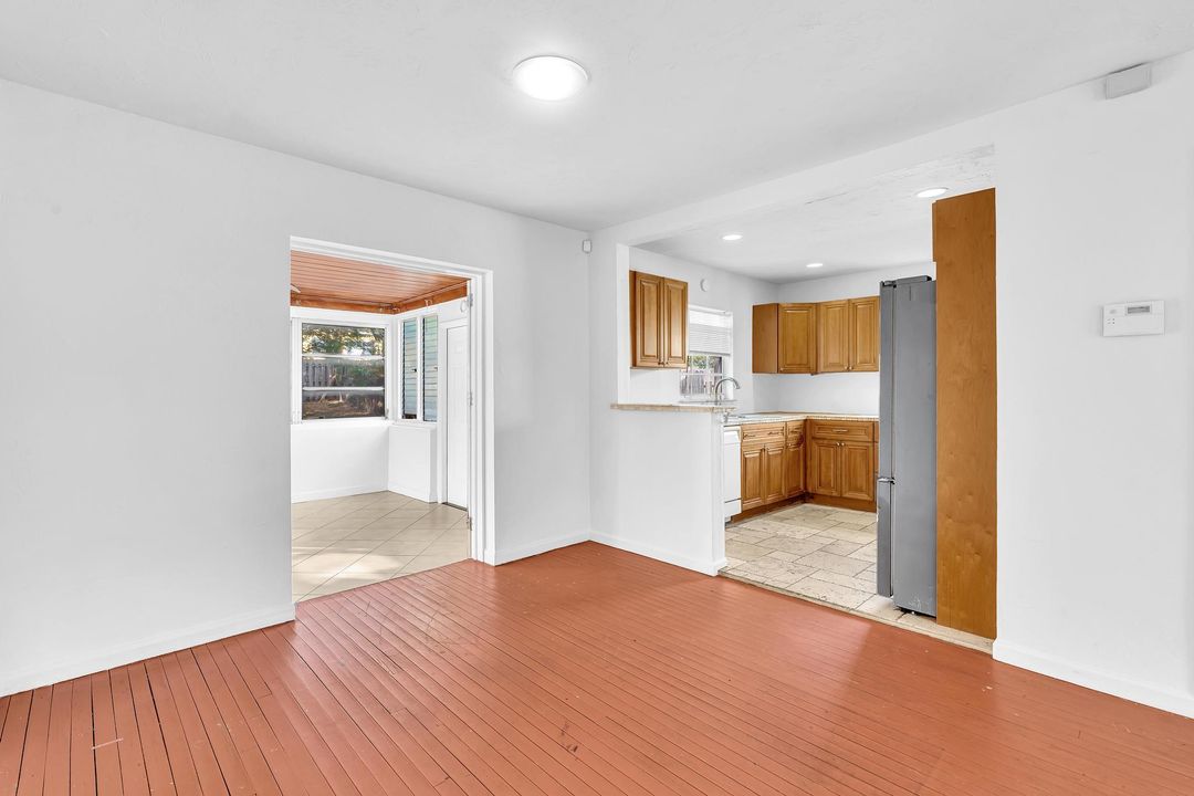 For Sale: $335,000 (2 beds, 1 baths, 1176 Square Feet)