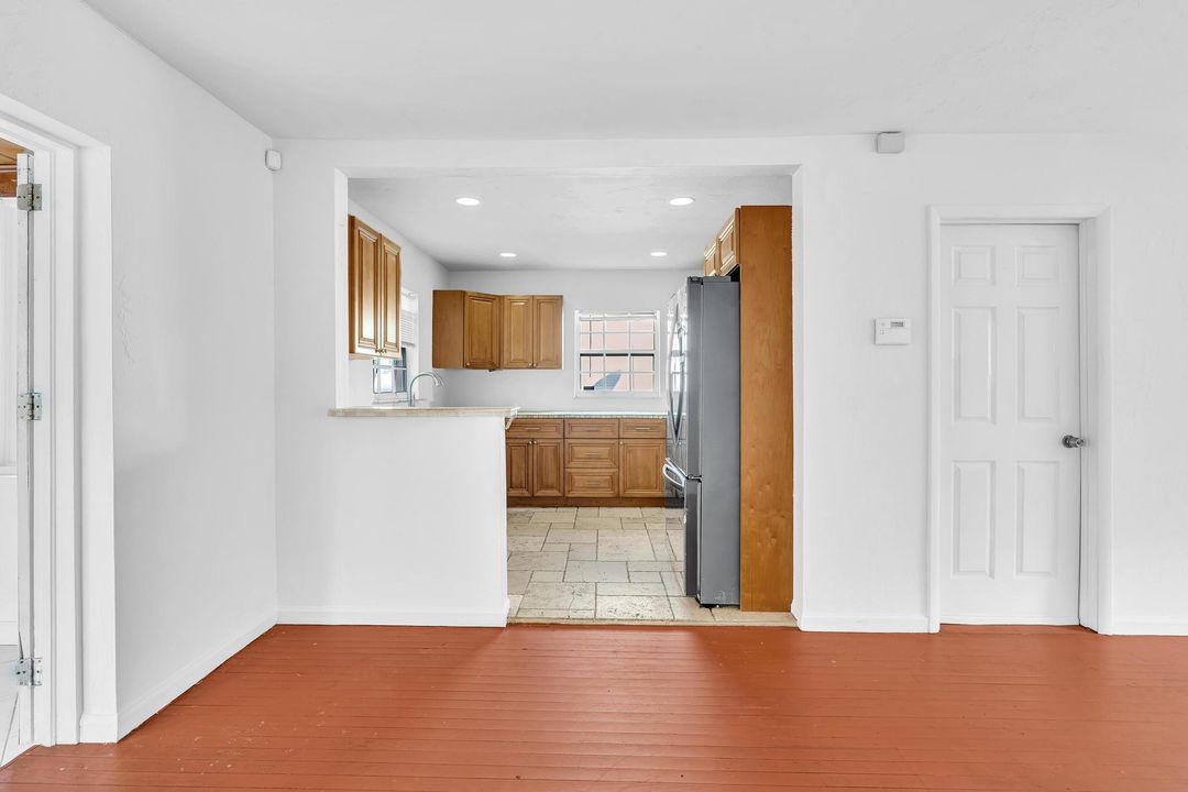 For Sale: $335,000 (2 beds, 1 baths, 1176 Square Feet)