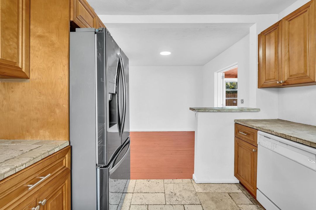 For Sale: $335,000 (2 beds, 1 baths, 1176 Square Feet)