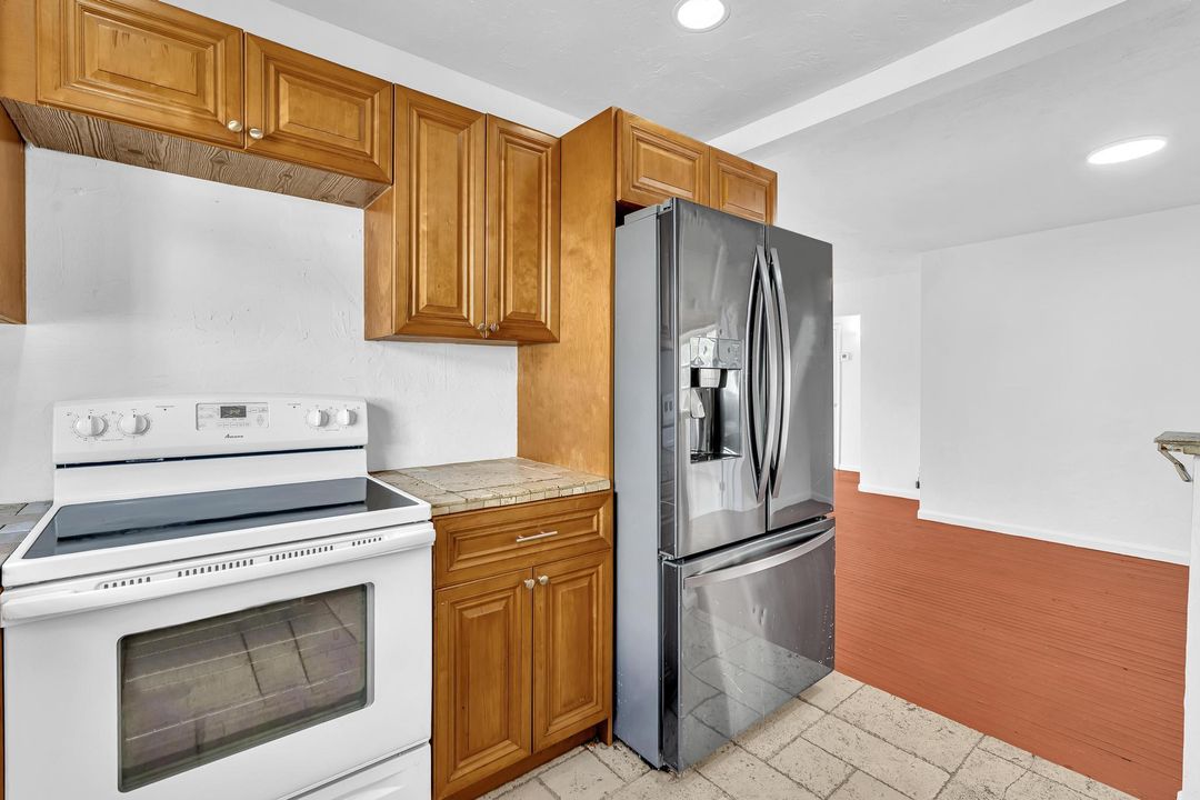 For Sale: $335,000 (2 beds, 1 baths, 1176 Square Feet)