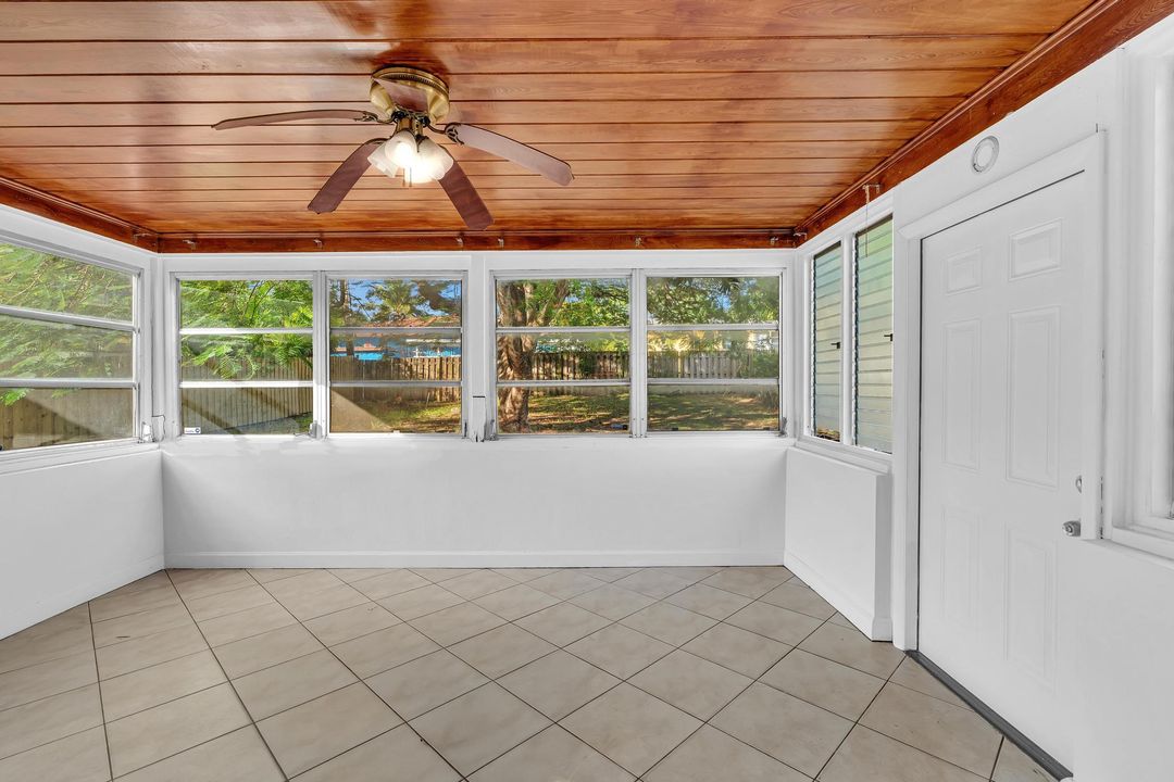 For Sale: $335,000 (2 beds, 1 baths, 1176 Square Feet)