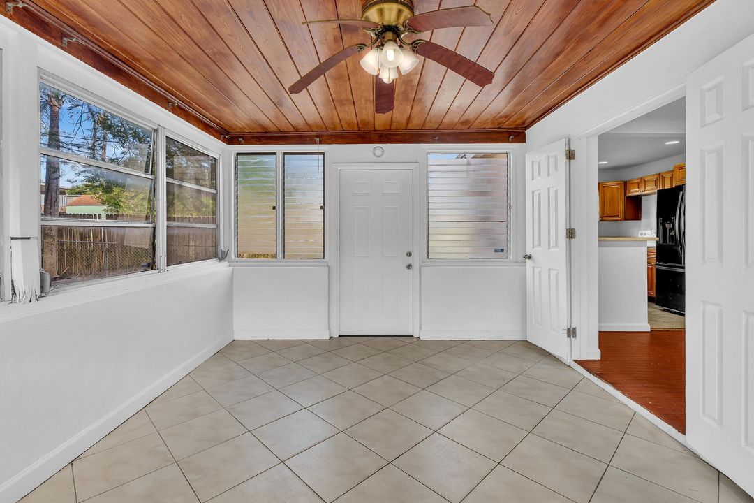 For Sale: $335,000 (2 beds, 1 baths, 1176 Square Feet)