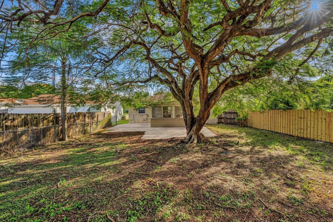 For Sale: $335,000 (2 beds, 1 baths, 1176 Square Feet)