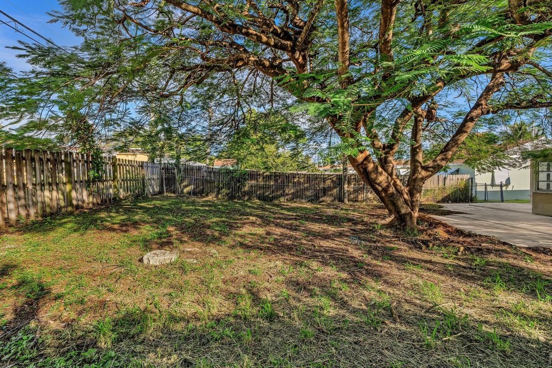 For Sale: $335,000 (2 beds, 1 baths, 1176 Square Feet)