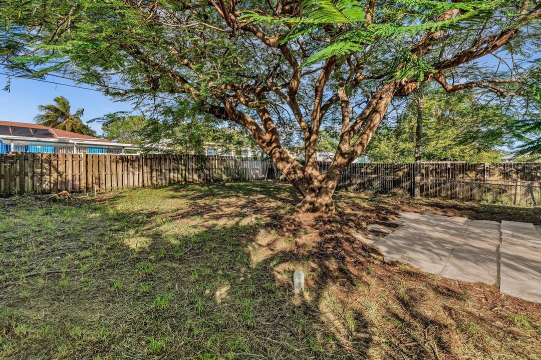 For Sale: $335,000 (2 beds, 1 baths, 1176 Square Feet)