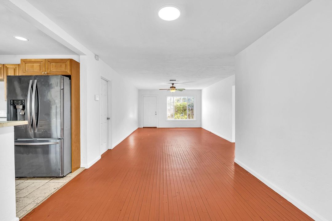 For Sale: $335,000 (2 beds, 1 baths, 1176 Square Feet)