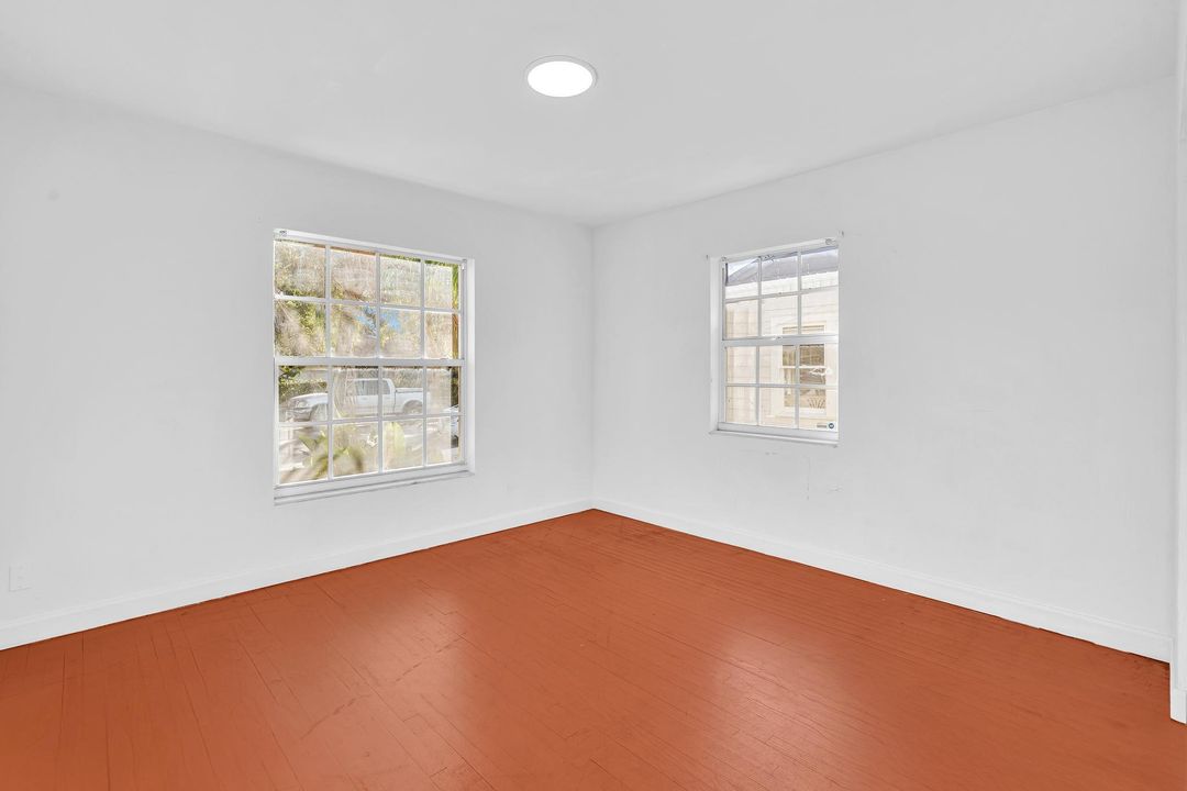 For Sale: $335,000 (2 beds, 1 baths, 1176 Square Feet)