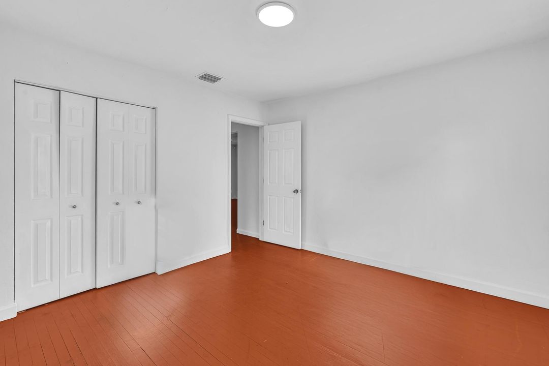 For Sale: $335,000 (2 beds, 1 baths, 1176 Square Feet)