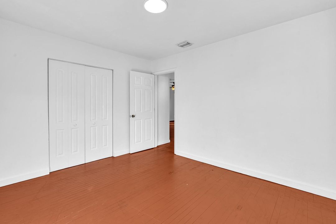 For Sale: $335,000 (2 beds, 1 baths, 1176 Square Feet)