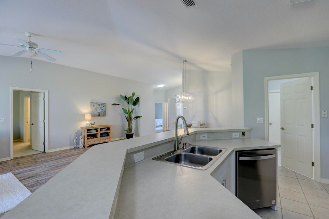 待售: $377,000 (3 贝兹, 2 浴室, 1636 平方英尺)