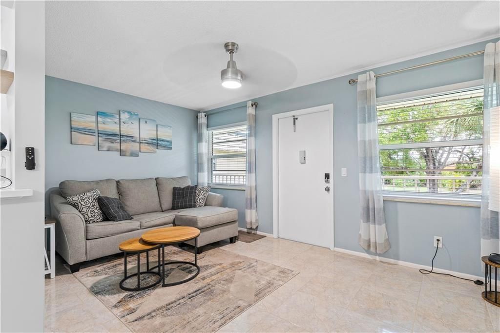 На продажу: $125,000 (1 спален, 1 ванн, 700 Квадратных фут)