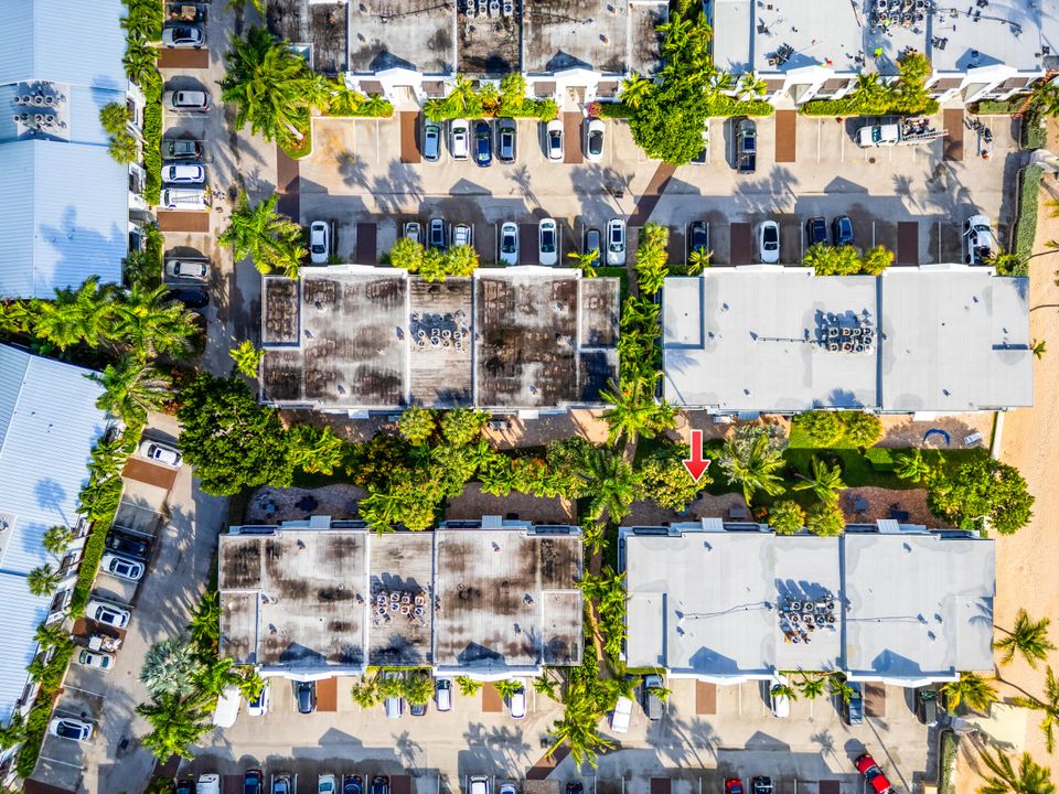 Active With Contract: $1,295,000 (2 beds, 2 baths, 1264 Square Feet)