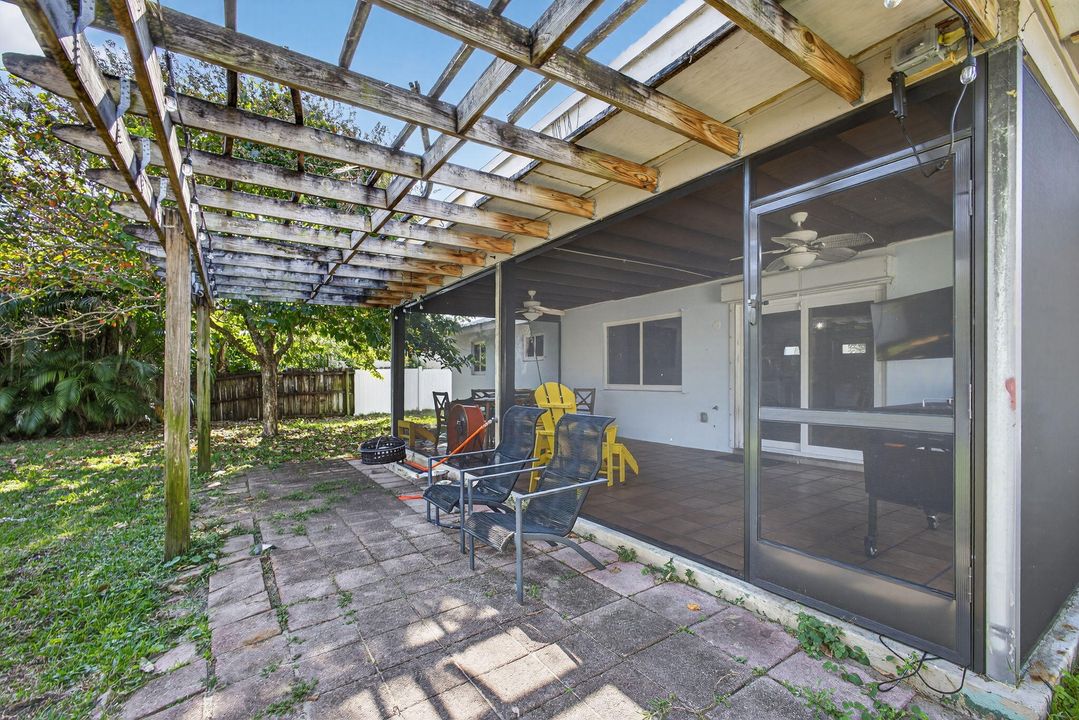 На продажу: $549,000 (3 спален, 2 ванн, 1179 Квадратных фут)