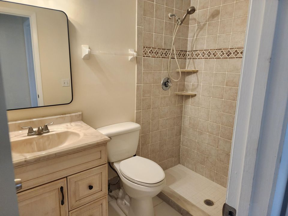 For Sale: $309,000 (2 beds, 2 baths, 924 Square Feet)