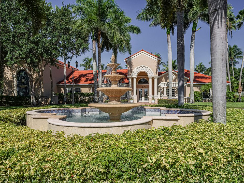 На продажу: $210,000 (2 спален, 2 ванн, 1127 Квадратных фут)