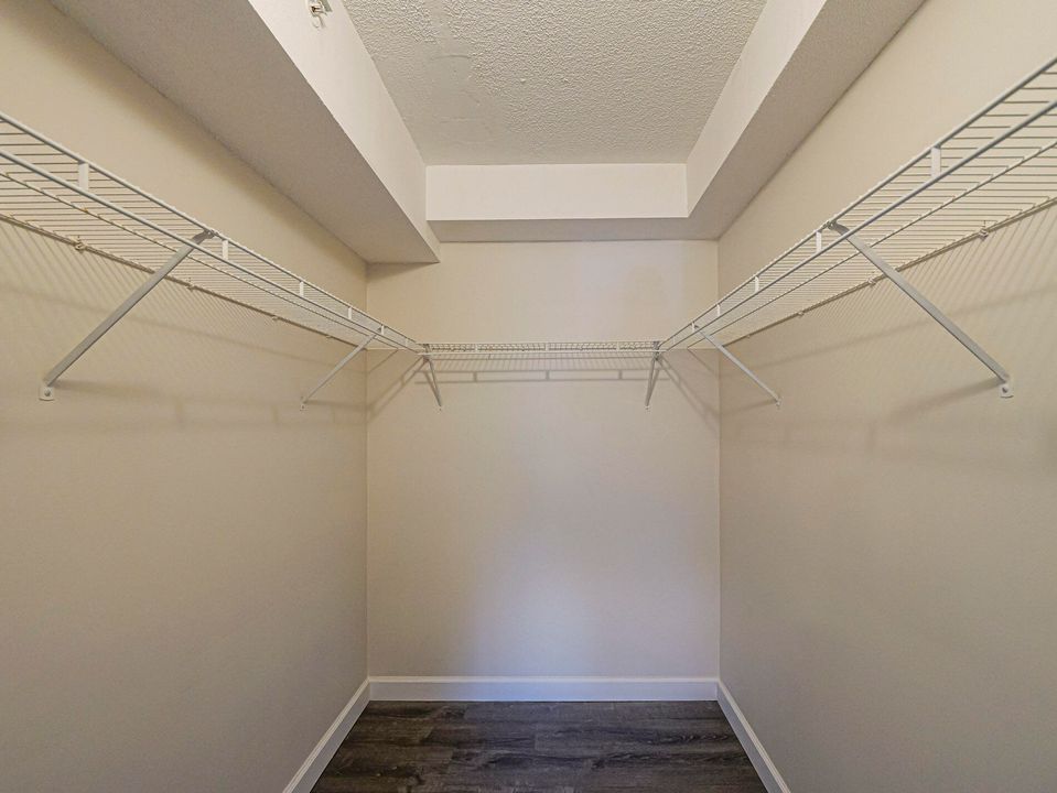 На продажу: $210,000 (2 спален, 2 ванн, 1127 Квадратных фут)