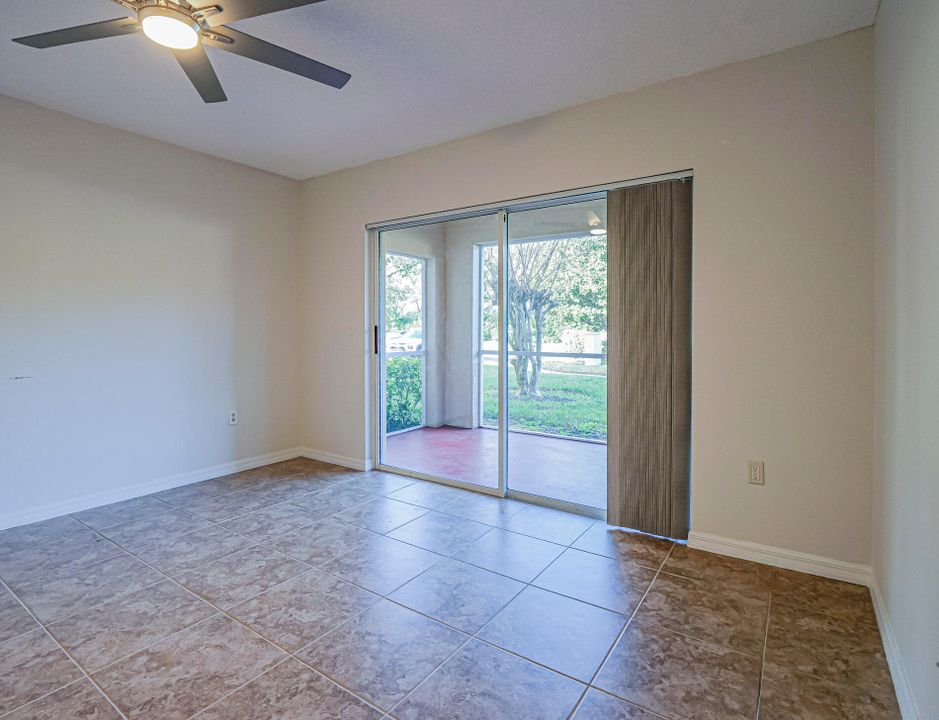 На продажу: $210,000 (2 спален, 2 ванн, 1127 Квадратных фут)