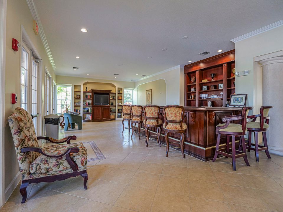 На продажу: $210,000 (2 спален, 2 ванн, 1127 Квадратных фут)