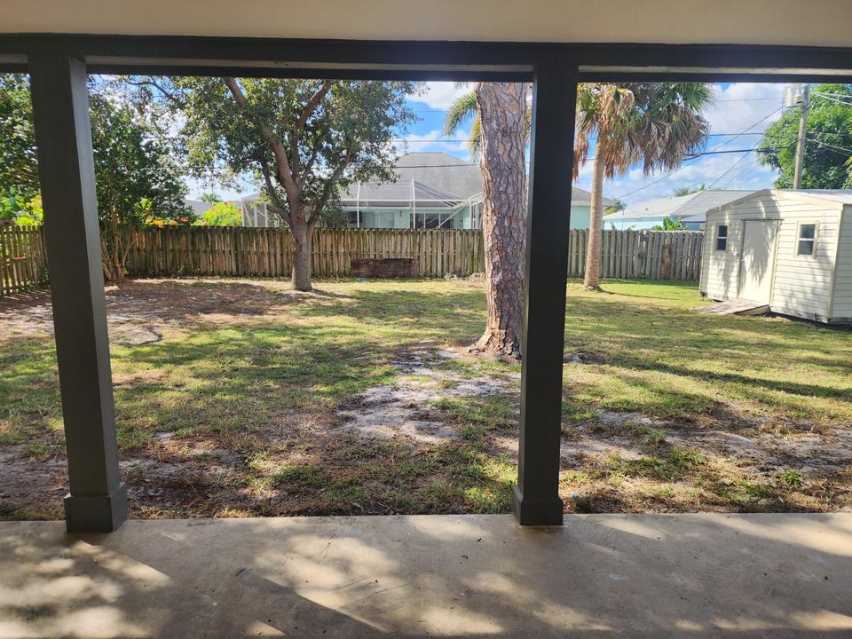 For Sale: $309,000 (2 beds, 2 baths, 924 Square Feet)