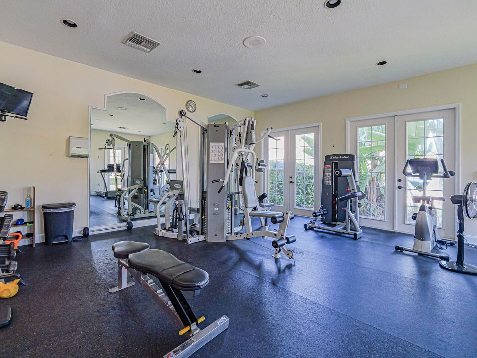 На продажу: $210,000 (2 спален, 2 ванн, 1127 Квадратных фут)