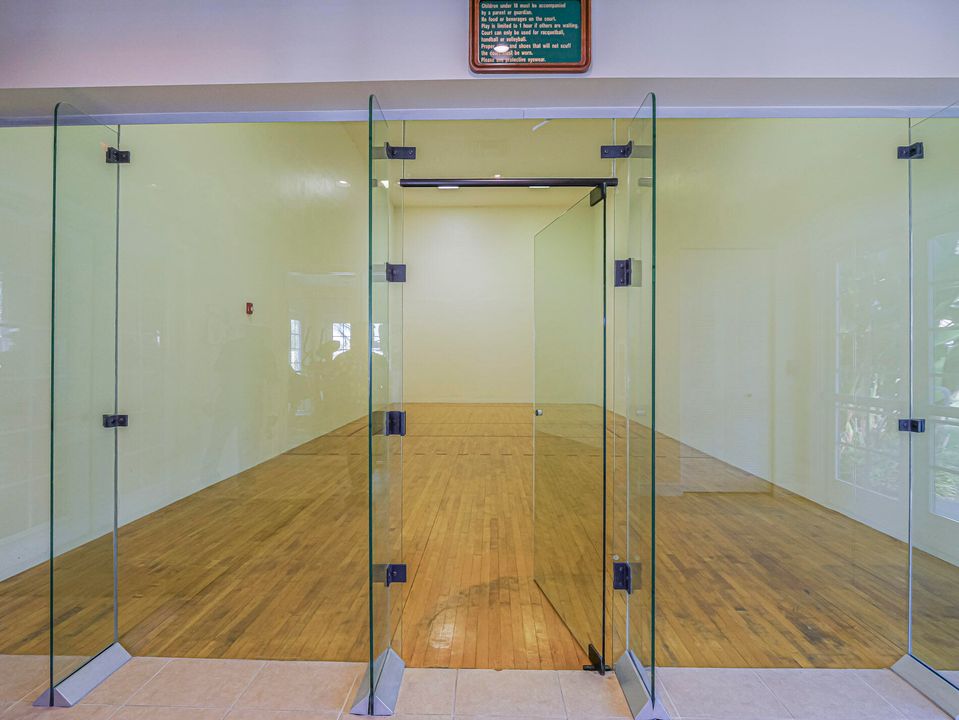 На продажу: $210,000 (2 спален, 2 ванн, 1127 Квадратных фут)