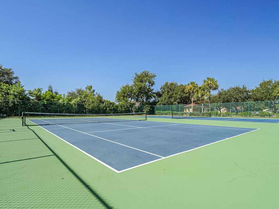 На продажу: $210,000 (2 спален, 2 ванн, 1127 Квадратных фут)