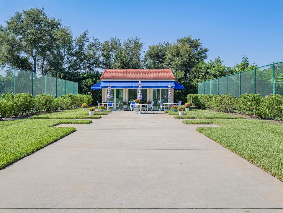 На продажу: $210,000 (2 спален, 2 ванн, 1127 Квадратных фут)