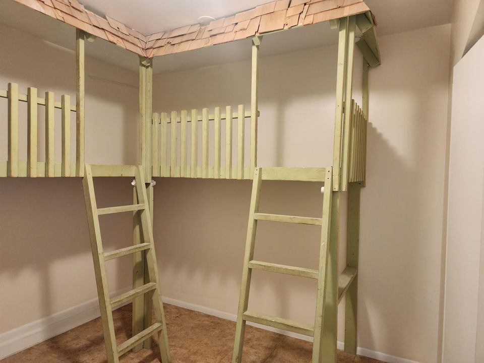 For Sale: $309,000 (2 beds, 2 baths, 924 Square Feet)