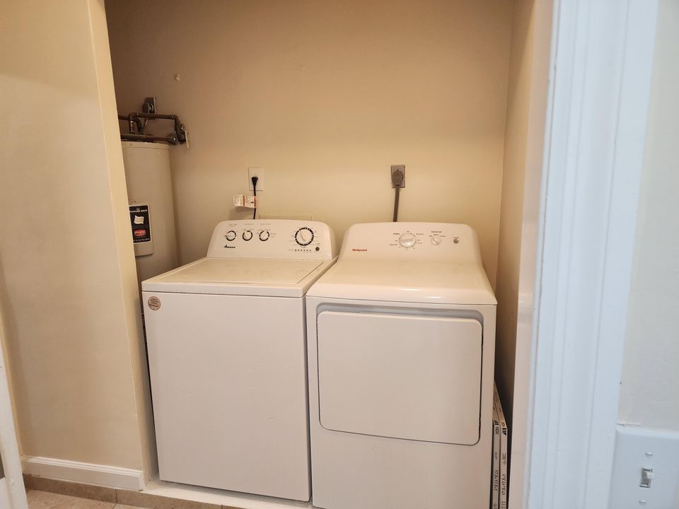 For Sale: $309,000 (2 beds, 2 baths, 924 Square Feet)