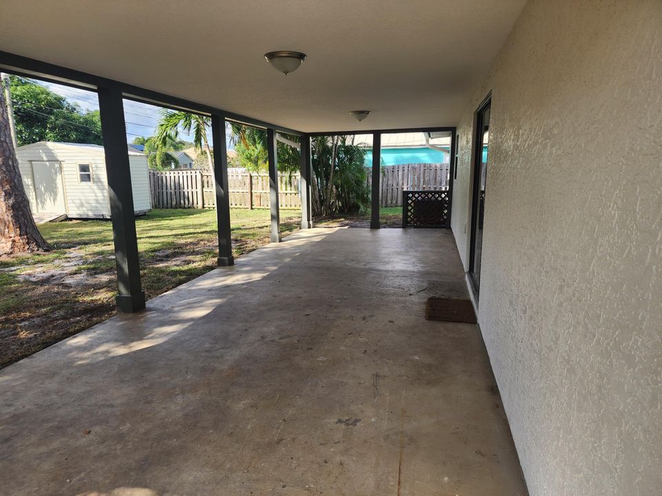 For Sale: $309,000 (2 beds, 2 baths, 924 Square Feet)
