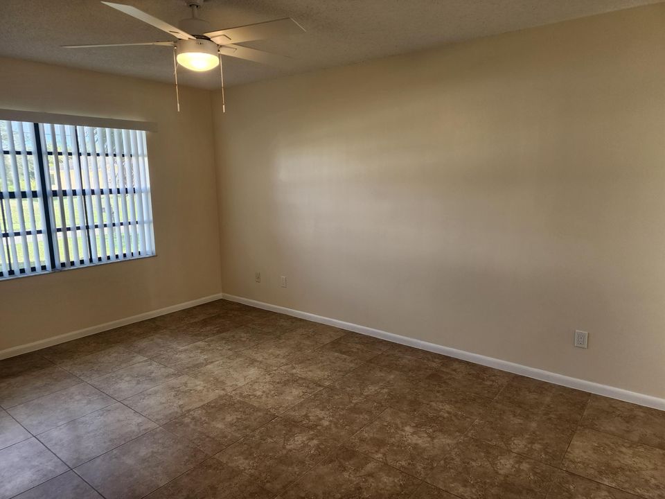 For Sale: $309,000 (2 beds, 2 baths, 924 Square Feet)