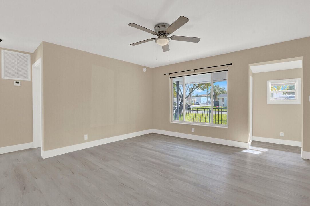 En Venta: $949,700 (3 camas, 2 baños, 1904 Pies cuadrados)