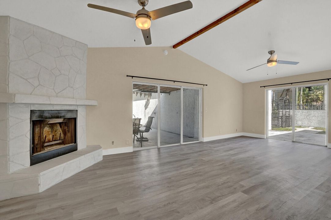 En Venta: $949,700 (3 camas, 2 baños, 1904 Pies cuadrados)