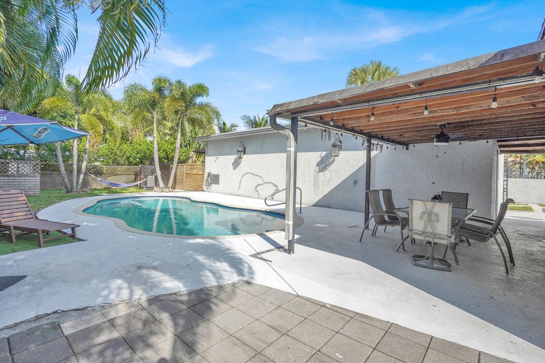 En Venta: $949,700 (3 camas, 2 baños, 1904 Pies cuadrados)