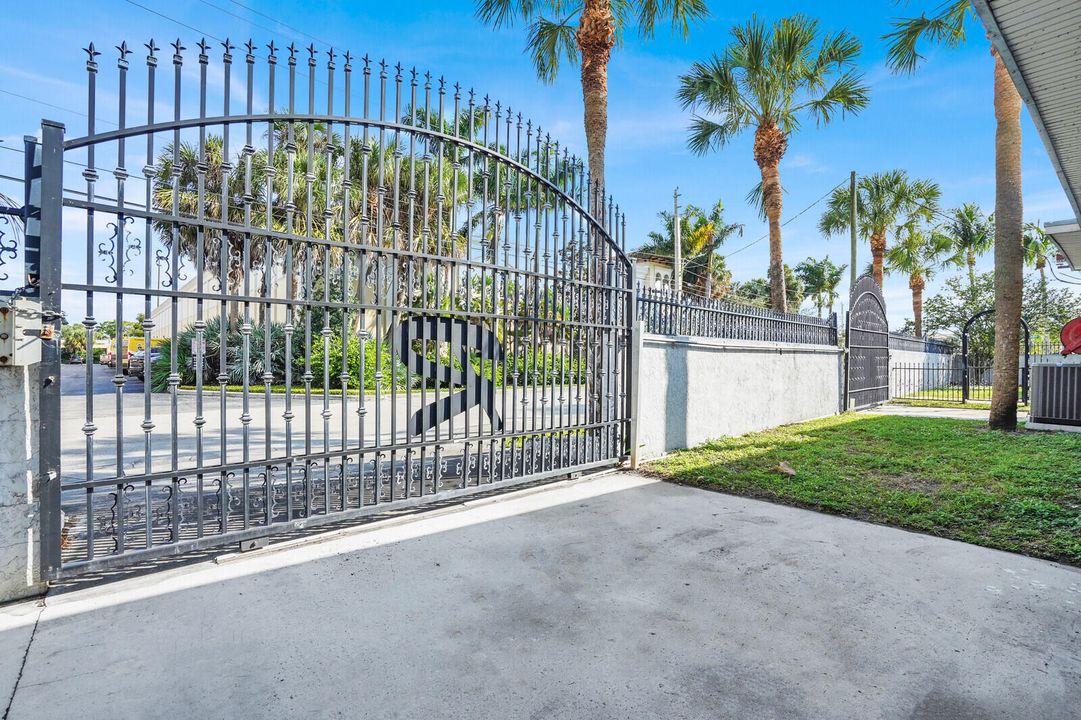 En Venta: $949,700 (3 camas, 2 baños, 1904 Pies cuadrados)