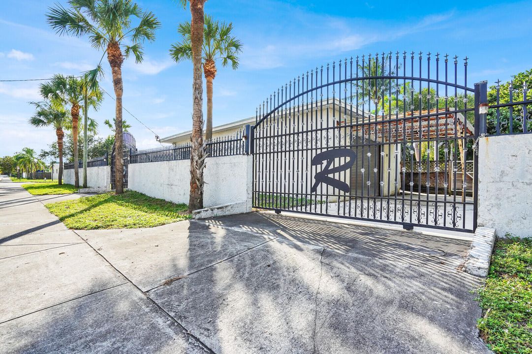 En Venta: $949,700 (3 camas, 2 baños, 1904 Pies cuadrados)