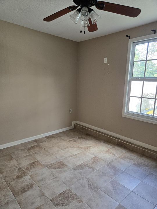 En Venta: $365,000 (3 camas, 1 baños, 990 Pies cuadrados)