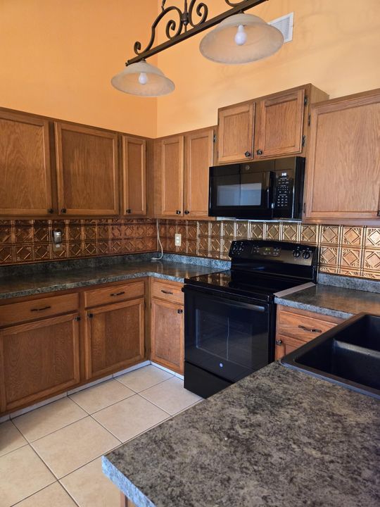 En Venta: $365,000 (3 camas, 1 baños, 990 Pies cuadrados)